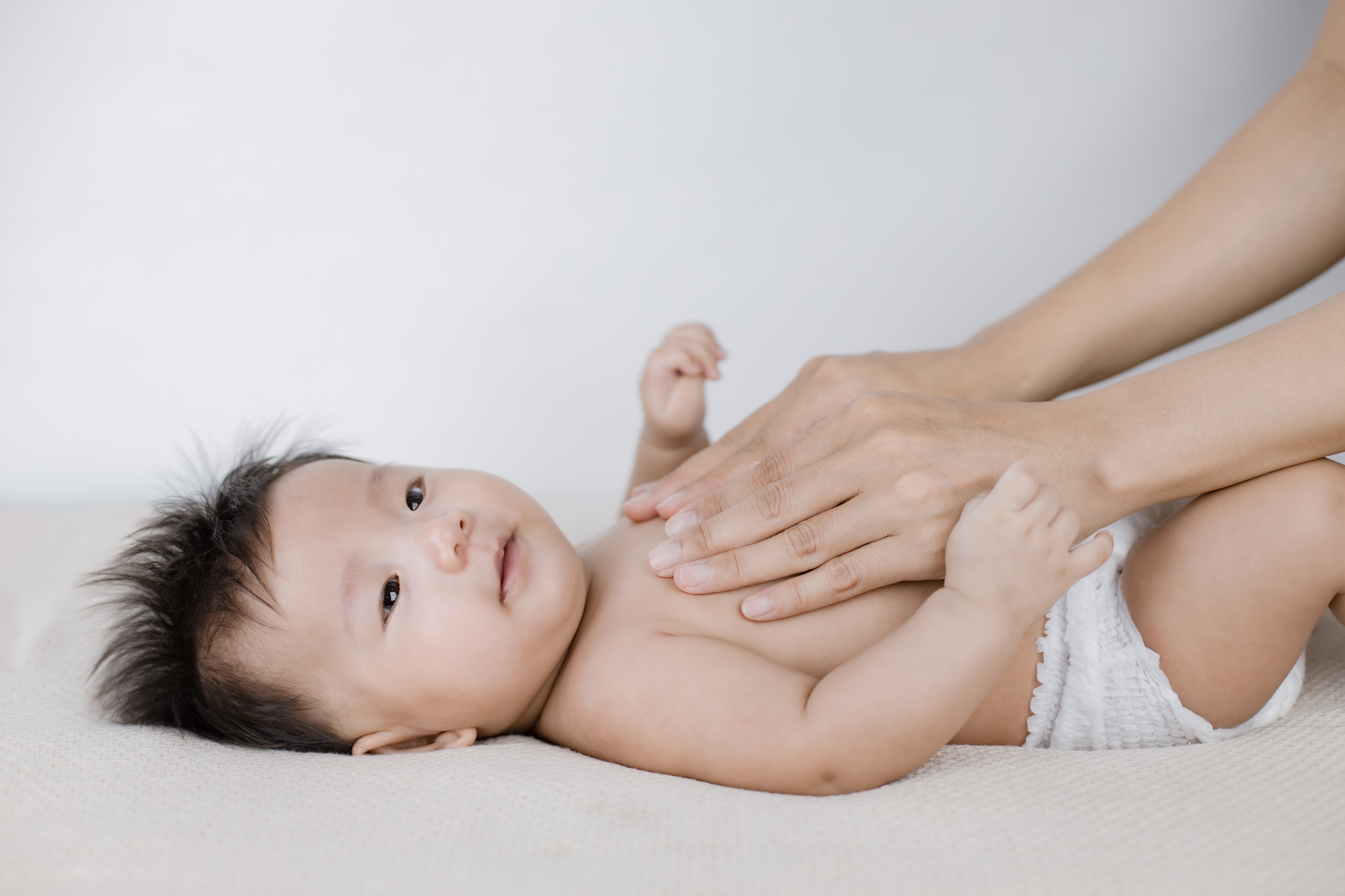bayi susah BAB, sembelit bayi, cara mengatasi sembelit bayi, MPASI sembelit, tips lancarkan BAB bayi, Bunda, si Kecil